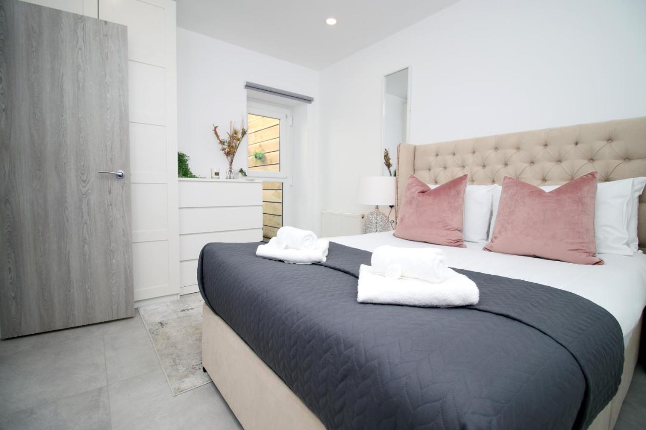 New Spacious 2 Bed Getaway - Private Courtyard! - Underfloor Heating 카디프 외부 사진