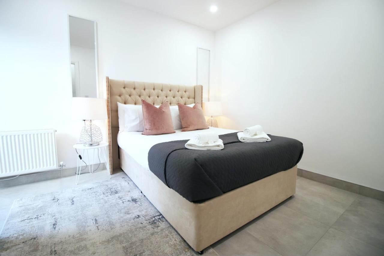 New Spacious 2 Bed Getaway - Private Courtyard! - Underfloor Heating 카디프 외부 사진