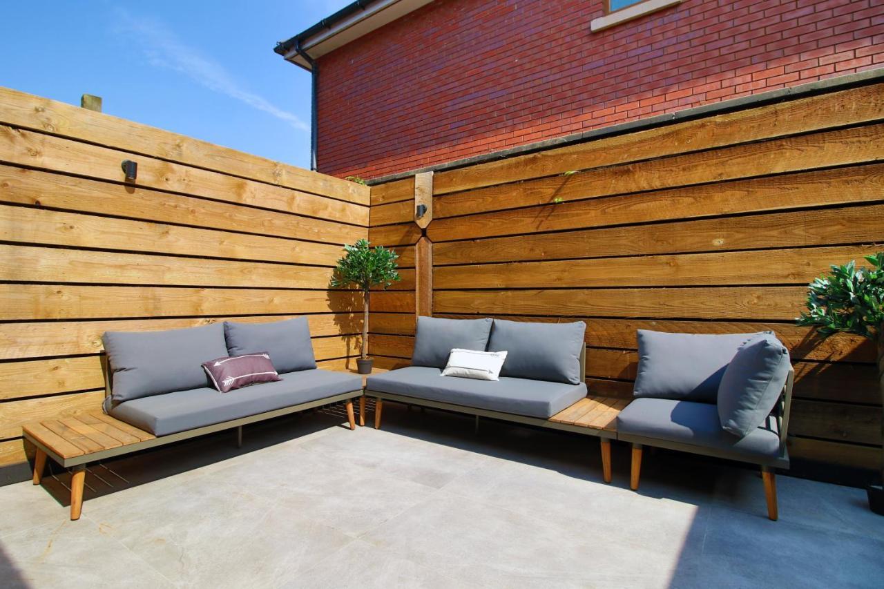 New Spacious 2 Bed Getaway - Private Courtyard! - Underfloor Heating 카디프 외부 사진