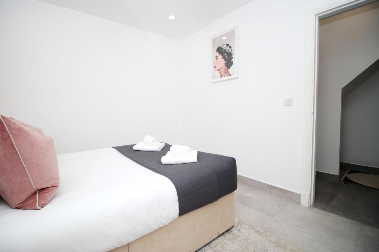 New Spacious 2 Bed Getaway - Private Courtyard! - Underfloor Heating 카디프 외부 사진