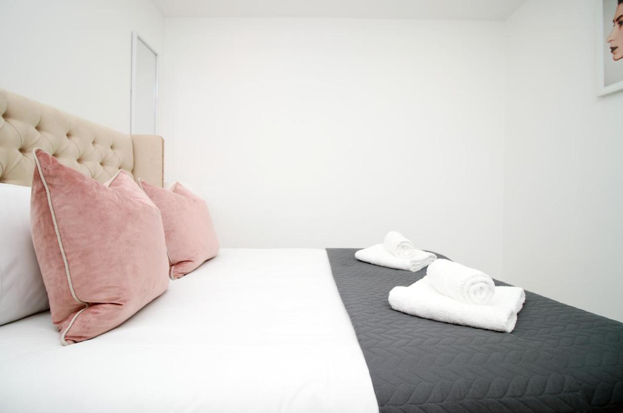 New Spacious 2 Bed Getaway - Private Courtyard! - Underfloor Heating 카디프 외부 사진