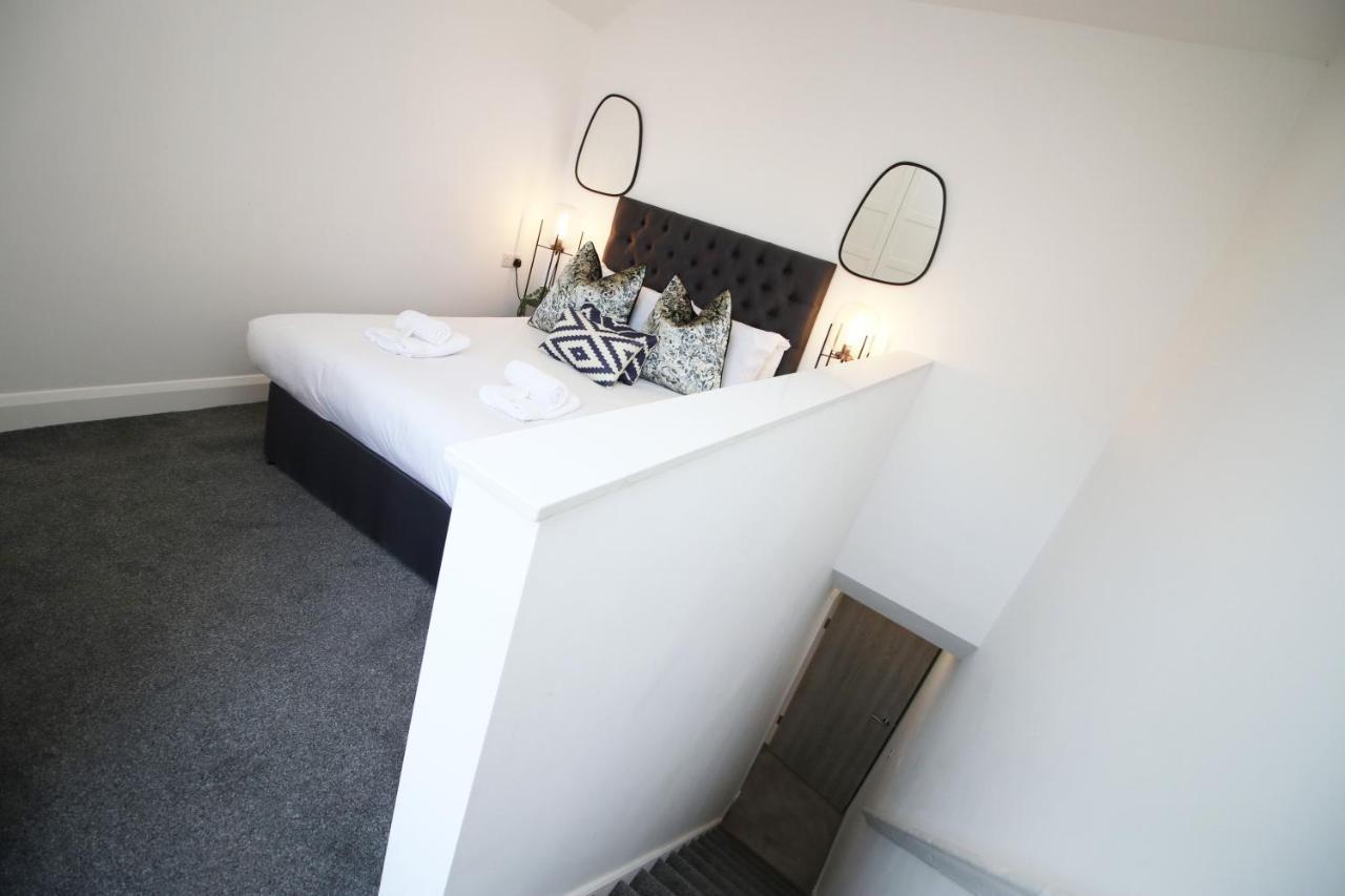 New Spacious 2 Bed Getaway - Private Courtyard! - Underfloor Heating 카디프 외부 사진