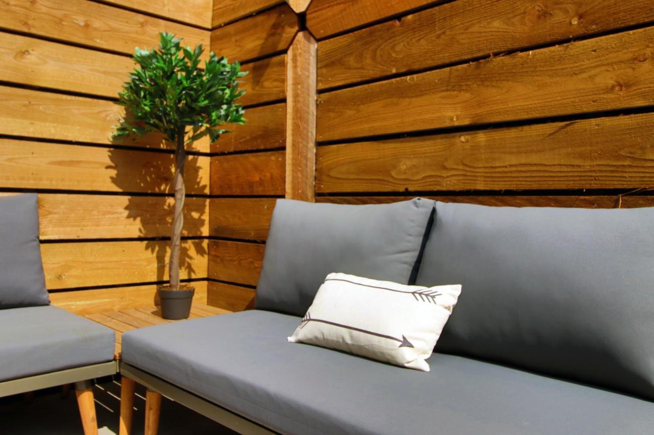 New Spacious 2 Bed Getaway - Private Courtyard! - Underfloor Heating 카디프 외부 사진