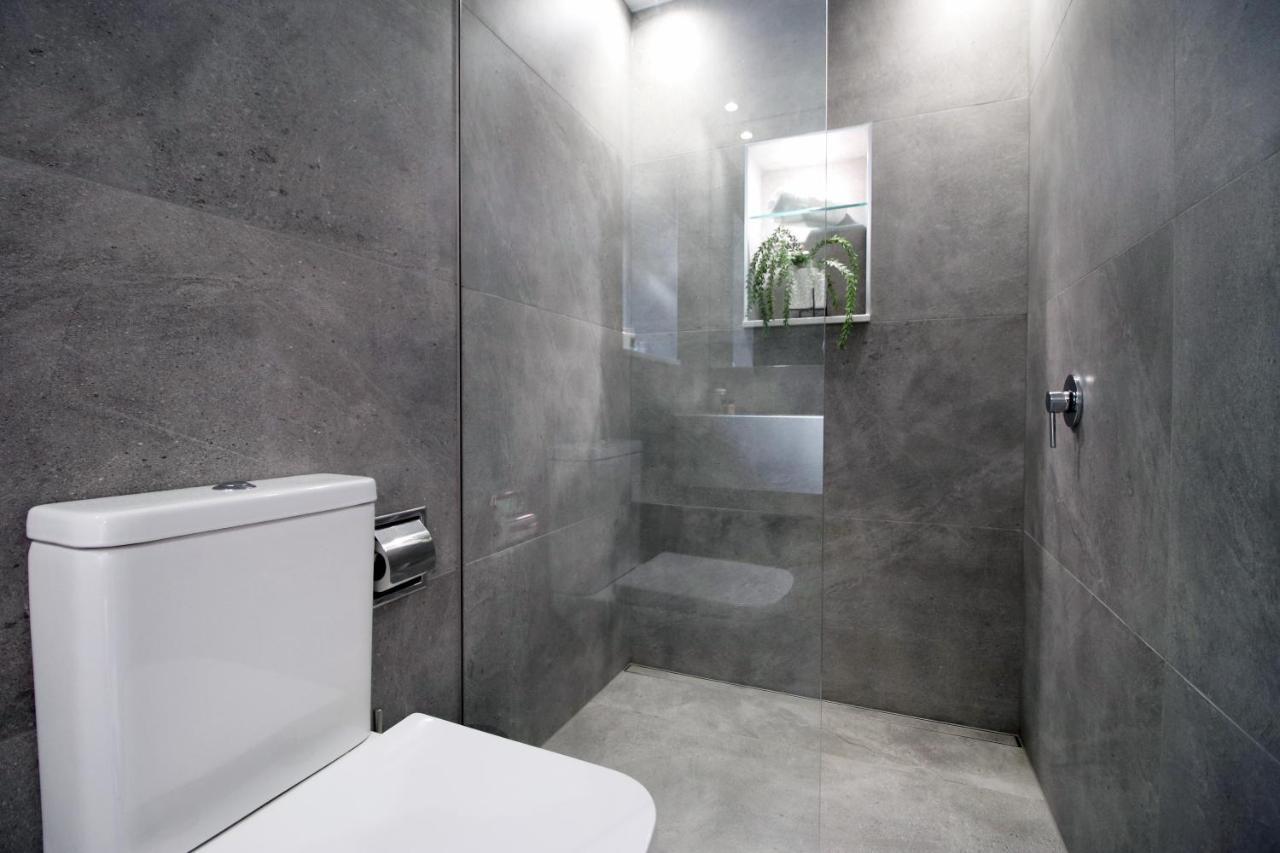 New Spacious 2 Bed Getaway - Private Courtyard! - Underfloor Heating 카디프 외부 사진