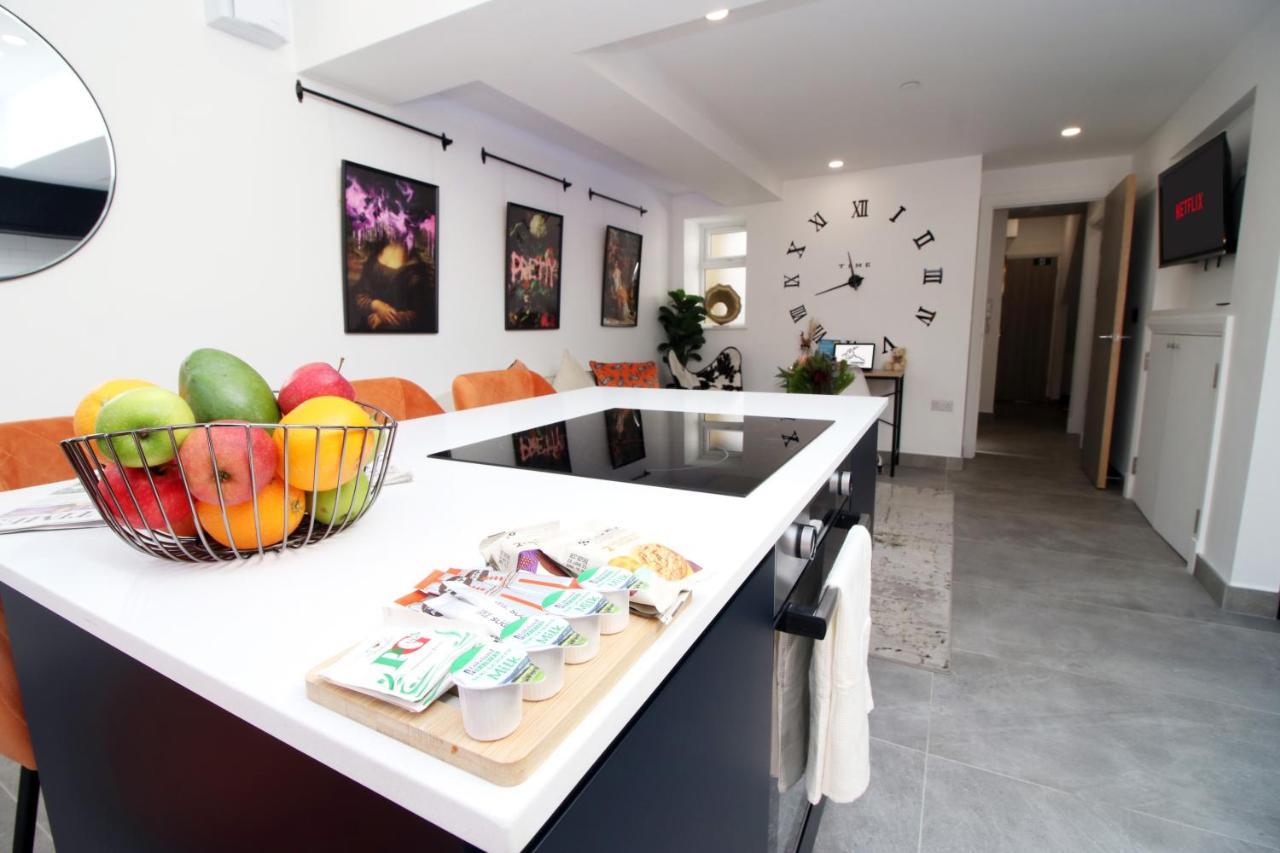 New Spacious 2 Bed Getaway - Private Courtyard! - Underfloor Heating 카디프 외부 사진